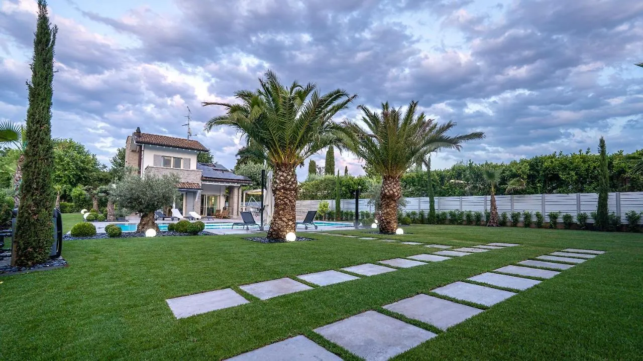Villa Fermi Front Lake Sirmione 0*,